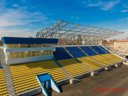 На стадіоні «Полісся» встановили 70% металоконструкцій під накриття