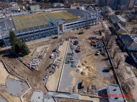 На стадіоні «Полісся» встановили 70% металоконструкцій під накриття