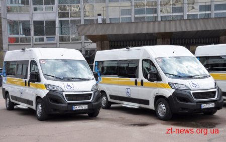 Три громади Житомирщини отримали спецавтомобілі для перевезення осіб з інвалідністю