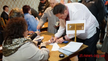 Геннадій Зубко разом з керівниками області й міста помолились за Україну та проголосували за її майбутнє