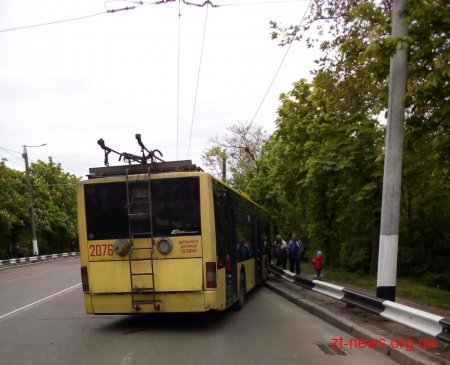 У Житомирі тролейбус без пасажирів зіштовхнувся з відбійником