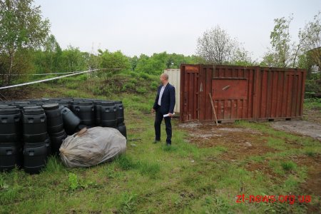 В Олевську продовжують перезатарювати шкідливу речовину у сертифіковані ємності