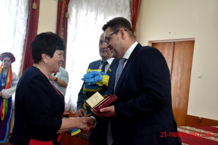 23 сесія обласної ради традиційно розпочалася із нагородження жителів Житомирщини