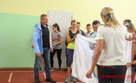 Сергій Бубка оглянув стадіон «Полісся» та вручив житомирським спортсменам олімпійський прапор