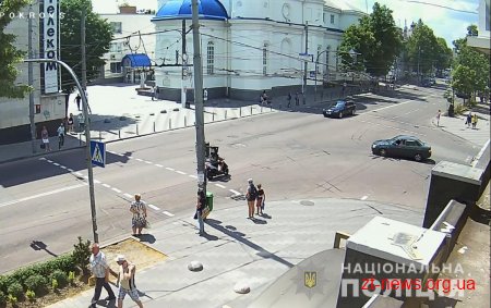 У центрі Житомира маршрутка зіткнулася зі скутером: поліція шукає свідків ДТП