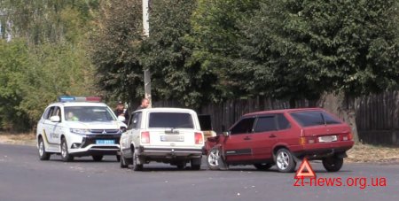 У Бердичеві на перехресті не розминулись дві ВАЗівки