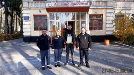 Рятувальники нагородили юнака з Новоград-Волинського, який врятував дворічну дівчинку