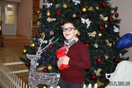 У Житомирі діти пільгових категорій відвідують новорічні вистави