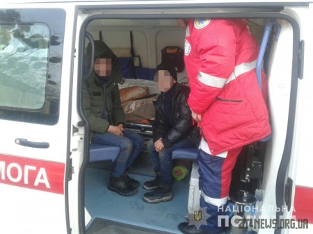 На Житомирщині поліцейські та рятувальники витягнули на берег річки човен із дітьми