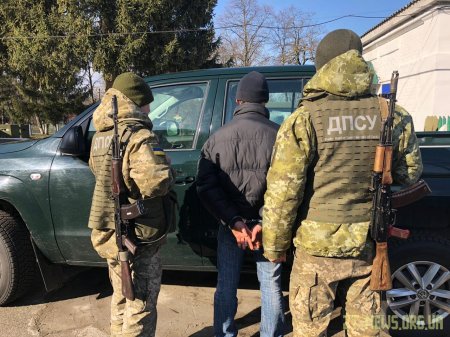 Житомирські прикордонники затримали чоловіка, який знаходився у всеукраїнському розшуку