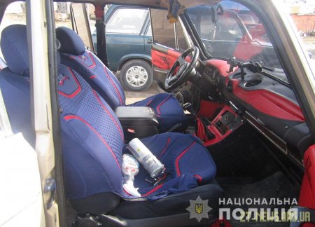 На Житомирщині поліцейські знайшли викрадений автомобіль на металобазі