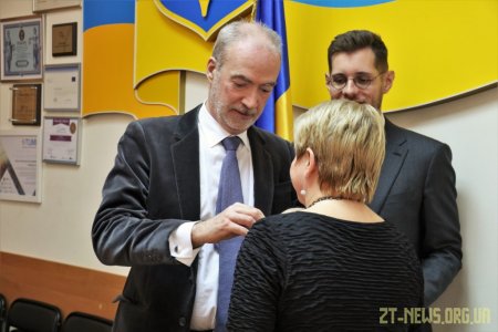 Житомирській вчительці посол Франції вручив Орден Академічних Пальм