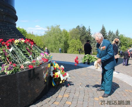 Незважаючи на карантин житомиряни прийшли вшанувати пам'ять загиблих у Другій світовій війні