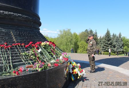 Незважаючи на карантин житомиряни прийшли вшанувати пам'ять загиблих у Другій світовій війні