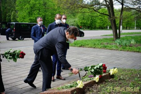 В обласному центрі влада вшанувала пам'ять загиблих у Другій світовій війні та привітала ветеранів