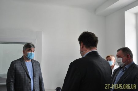 Віталій Бунечко перевірив готовність нового апарату для ПЛР-діагностики