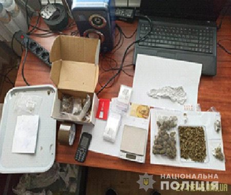 У Житомирі поліцейські припинили діяльність інтернет-магазина з продажу наркотиків