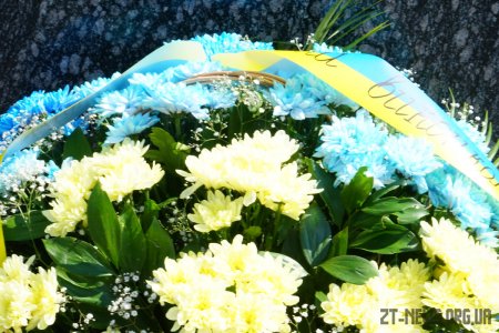 У День Конституції у Житомирі традиційно поклали квіти  до пам’ятників Шевченку, Франку та Ольжичу
