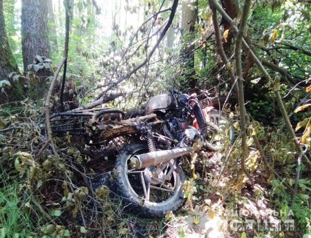 На Олевщині поліцейські розшукали трьох підлітків, які вкрали і спалили мотоцикл