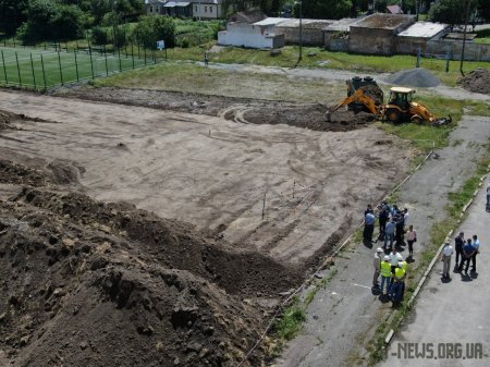 Віталій Бунечко оглянув реконструкцію стадіону у Чуднові та разом із силовиками зустрівся з громадами 3 районів