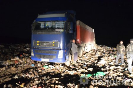 У Коростені поліцейські затримали вантажівки з львівським сміттям