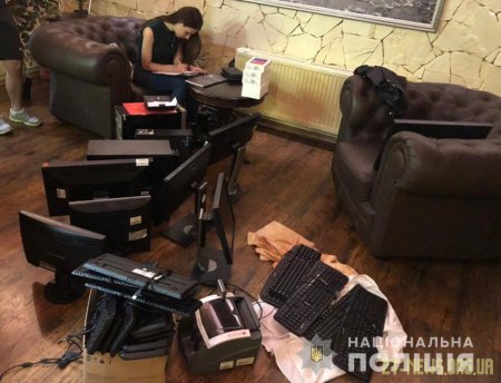 У Житомирі поліцейські припинили роботу двох нічних підпільних ігрових залів