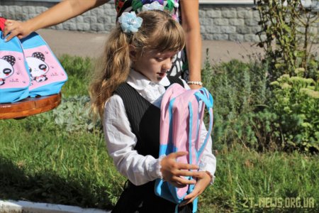 Сергій Сухомлин вручив портфелі дітлахам з особливими освітніми потребами