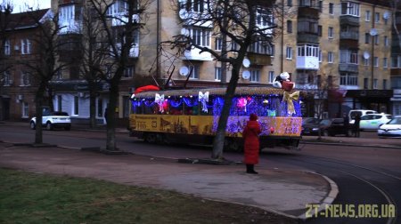 Житомиром курсував музичний трамвай з казковими героями