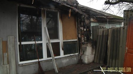 Погорільці п'ятиквартирного будинку у Житомирі самотужки ліквідовують наслідки пожежі
