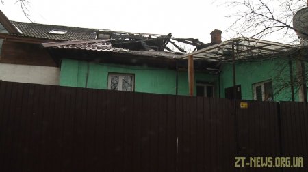 Погорільці п'ятиквартирного будинку у Житомирі самотужки ліквідовують наслідки пожежі