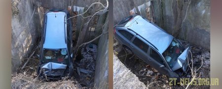На Житомирщині авто впало в провалля