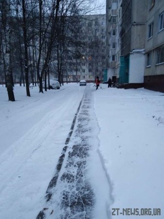 Триває прибирання вулиць міста від снігу