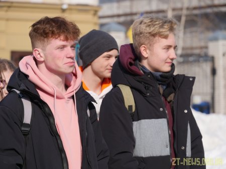 Школярі разом з пластунами відзначили у Житомирі "День Звитяги"
