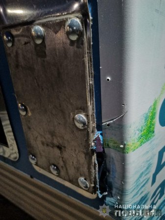 У Житомирі поліцейські охорони завадили чоловікам пограбувати автомат питної води