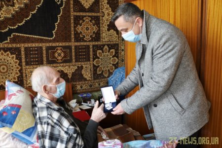 Ветеран Другої світової війни отримав нагороду «За заслуги перед містом Житомиром III ступеня»