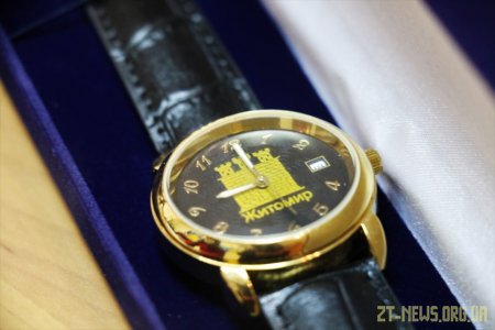 У Житомирі робітник з благоустрою отримав іменний годинник міського голови
