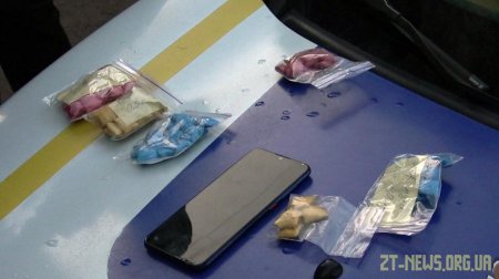 У Житомирі затримали чоловіка, який хотів зробити понад 100 "закладок" наркотиків у міському парку