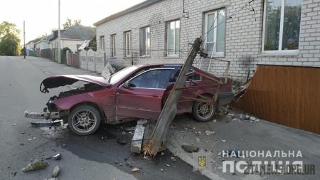 У Радомишлі водій BMW протаранив стовп