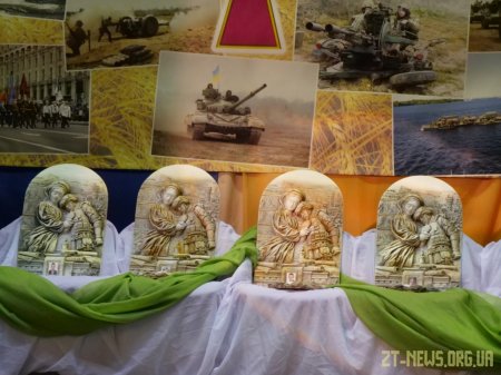 У Житомирі рідним загиблих героїв вручили «Ікони пам'яті»