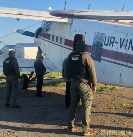 Прикордонники затримали літак, який незаконно залетів з Румунії та приземлився поблизу Бердичева