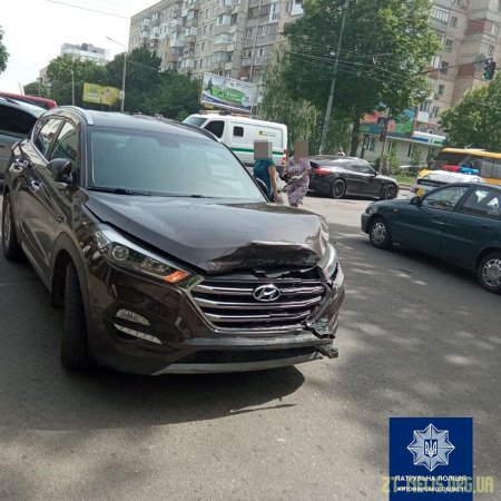 Двоє людей травмувалися внаслідок зіткнення автомобілів на вулиці Київській