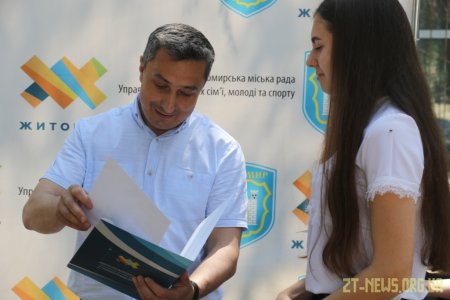 16 кращих студентів закладів вищої освіти Житомира отримали стипендії міського голови