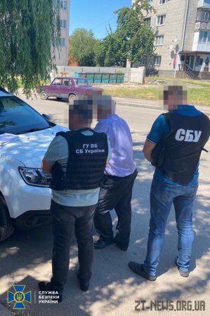 СБУ викрила злочинця, який хотів отримати дозвіл на «легалізацію» іноземців в Україні