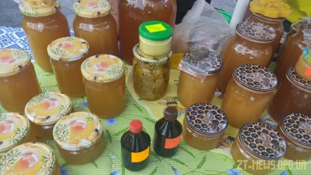 На Михайлівській всі бажаючі мали можливість придбати мед у пасічників
