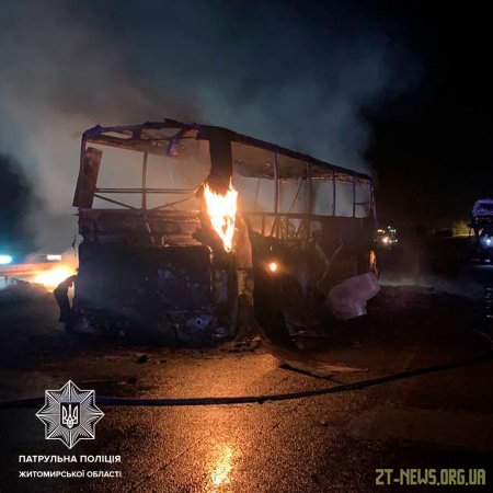 На трасі Київ - Чоп зіткнулися автобус та вантажівка: 1 людина загинула та 9 травмувалось