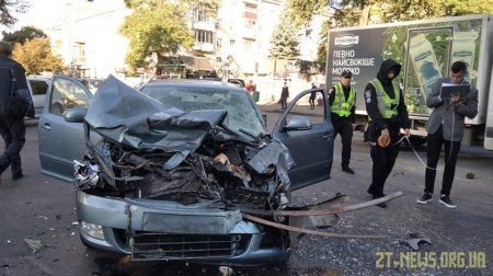 У Житомирі внаслідок зіткнення маршрутки з легковиком двоє людей потрапили до лікарні