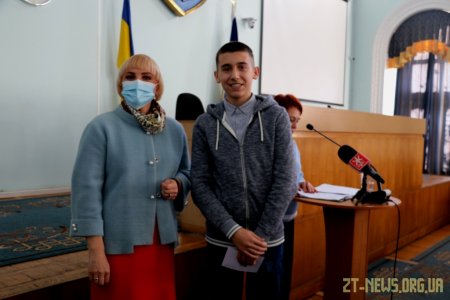 30 вихованців житомирських освітніх закладів отримали стипендії міського голови
