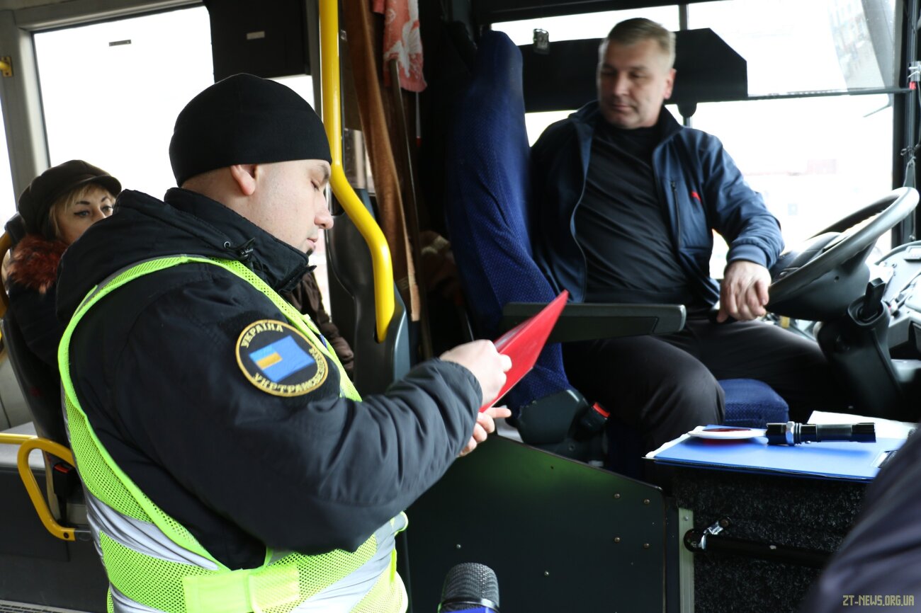 Упродовж місяця інспектори «Укртрансбезпеки» та патрульна поліція оглянули понад 300 автобусів