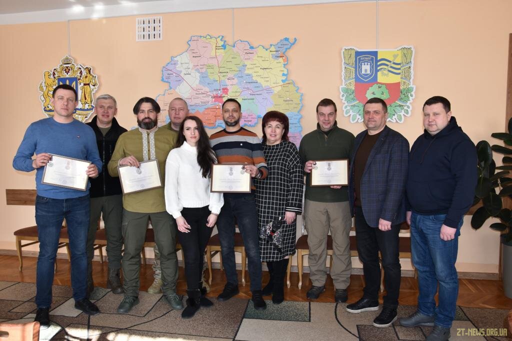 4 волонтери Житомирщини нагороджені відзнакою «За оборону України»