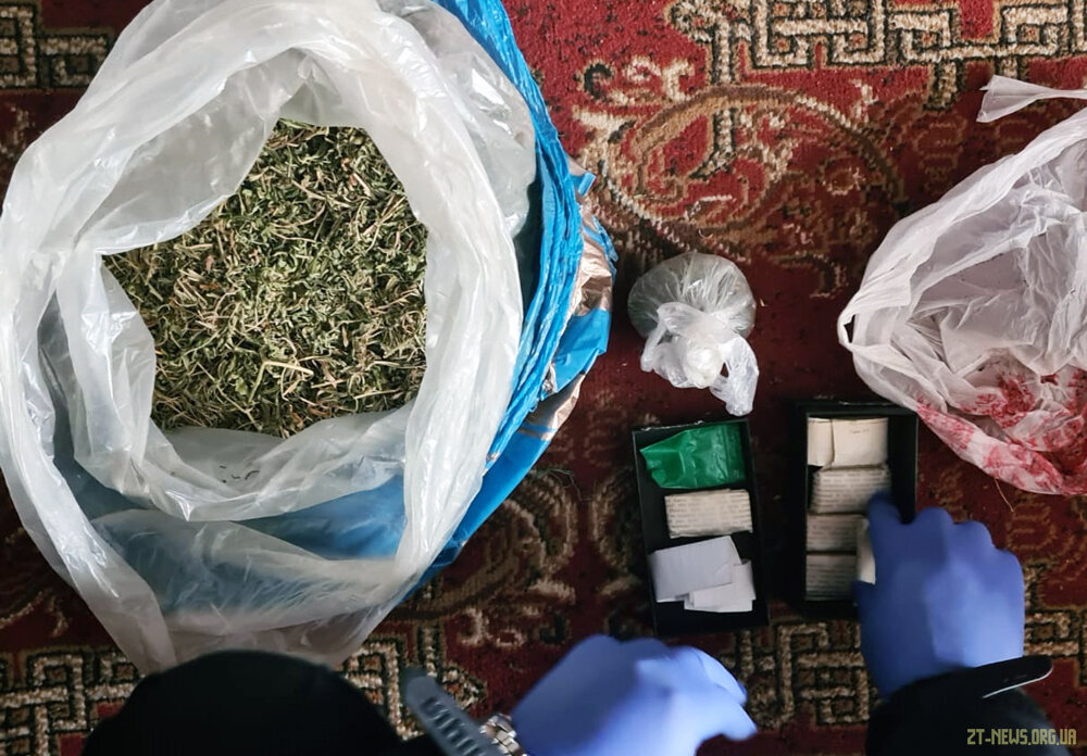 Замість чаю – наркотики: саме таку посилку вилучили поліцейські у 37-річного житомирянина